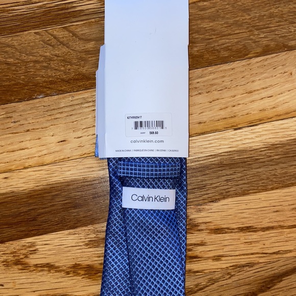 NWT - Calvin Klein - Tie & Pocket Square - Picture 4 of 4